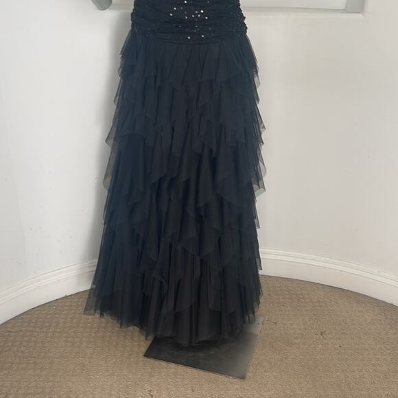 Tadashi Shoji One Shoulder Sequin Mesh Tiered Black Gown Size 6 - Picture 15 of 15
